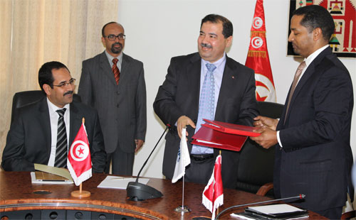 Signature de l'accord de don