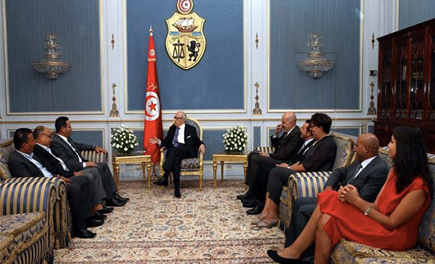Caid-Essebsi-et-delegation-des-journalistes