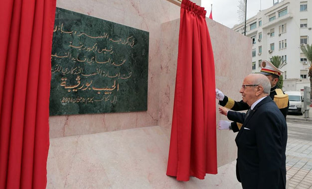 Caid-Essebsi-inaugure-la-statue-de-Bourguiba
