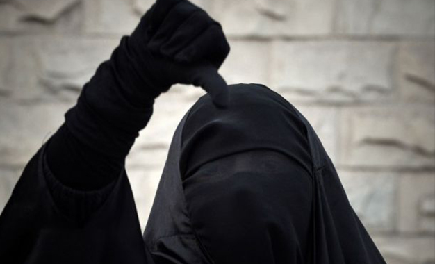  Sahline ( Monastir): Une niqabée arrêtée pour avoir surveillé des policiers Niqabée-niqab