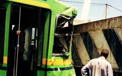 Manouba : Le métro n°4 et un camion entrent en collision