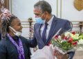 Tunis-Carthage : Ghofrane Belkhir, la championne du monde d’haltérophilie, accueillie par le ministre Deguiche (Photos)
