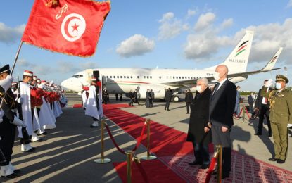 Tunis-Carthage : Le président Saïed accueille son homologue palestinien Mahmoud Abbas (Photos)