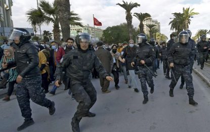 La diplomatie française dénonce «la violence contre des journalistes» en Tunisie