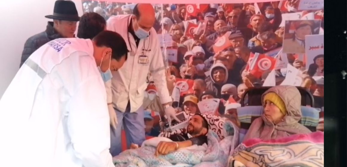 الدستوري الحر: تدهور الحالة الصحية لأحد المضربين عن الطعام ونقله إلى المصحة