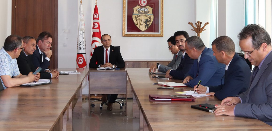 رئيس الهيئة العليا للانتخابات يستقبل الرؤساء المديرين العامين لمشغلي الهاتف الجوال في تونس