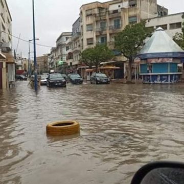 الأمطار تكتسح شوارع بنزرت و”الفيضانات” تٌجبر المقاهي والمحلات على غلق أبوابها (صور)