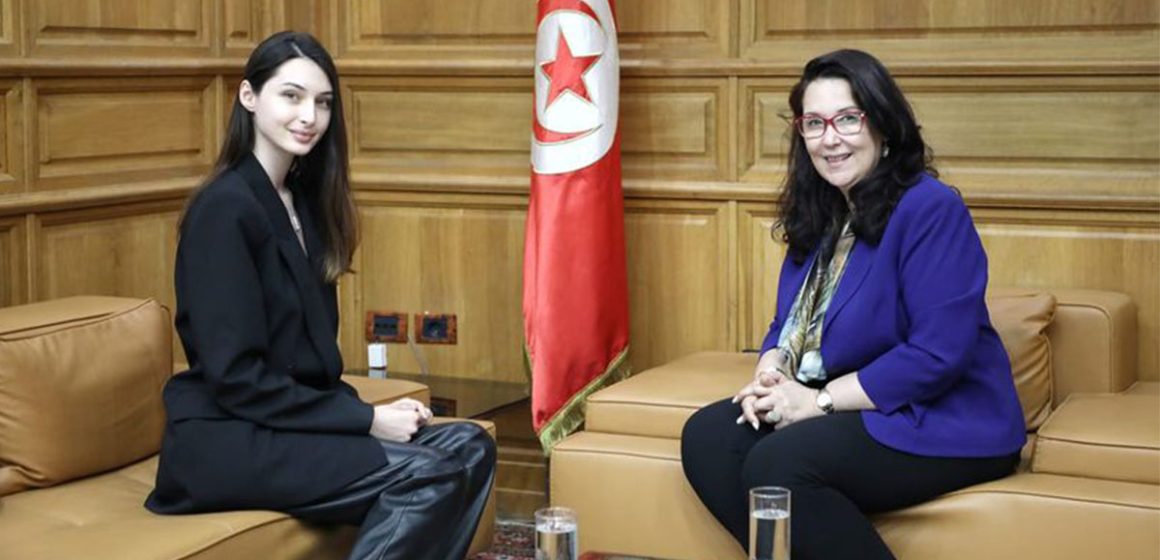 عارضة الأزياء التونسية العالمية مريم بوقديدة في صيافة وزيرة الثقافة