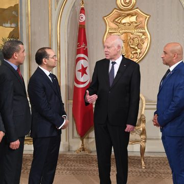 تونس : قيس سعيد يتعلل بمشروعية شعبية هلامية لا وجود لها