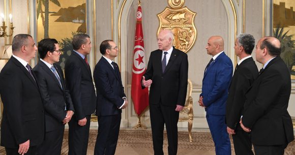 تونس : قيس سعيد يتعلل بمشروعية شعبية هلامية لا وجود لها