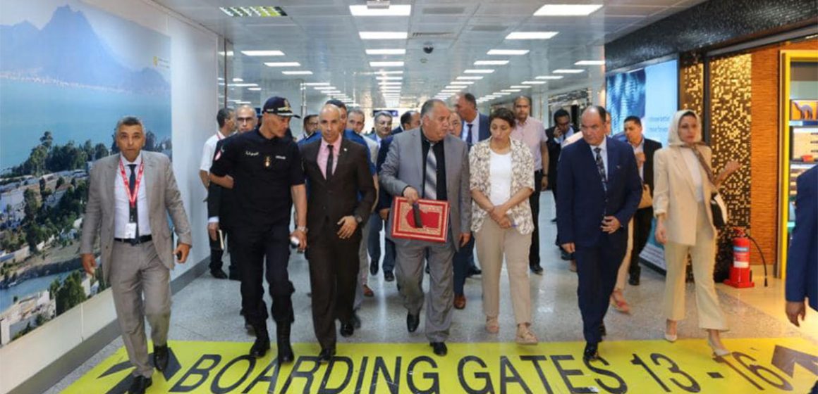 زيارة ميدانية في مطار قرطاج الدولي لإيجاد حل للاكتظاظ في موسم الذروة