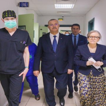 نجلاء بودن تزور زوجة وزير الداخلية في مستشفى الحروق البليغة ببن عروس