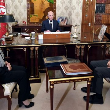 قضية عزل القضاة ستزيد من شحن الأجواء السياسية في تونس
