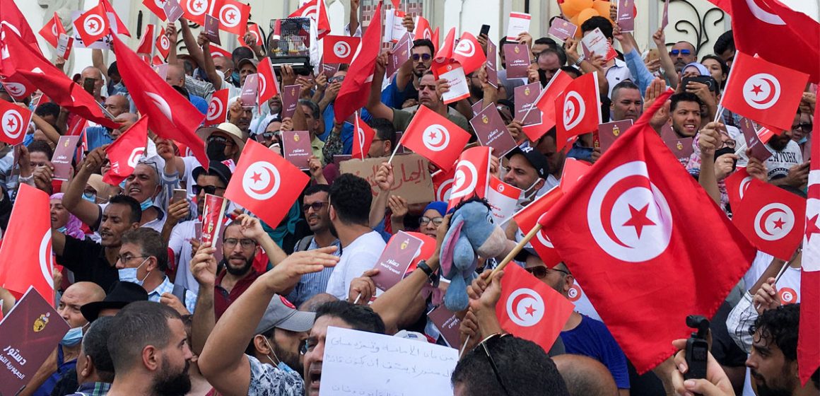 هل التونسي عبثي بطبعه و ميال إلى الغوغاء ؟