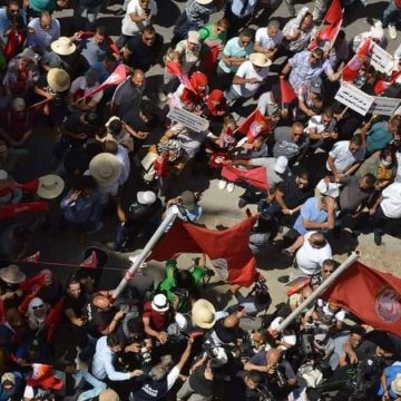 تونس : إتحاد الشغل يضرب ما تبقي من فتات الاقتصاد الوطني
