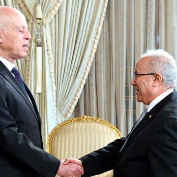 رئيس الجمهورية يستقبل في قرطاج رمطان لعمامرة، الوزير الجزائري للشؤون الخارجية و الجالية الوطنية بالخارج
