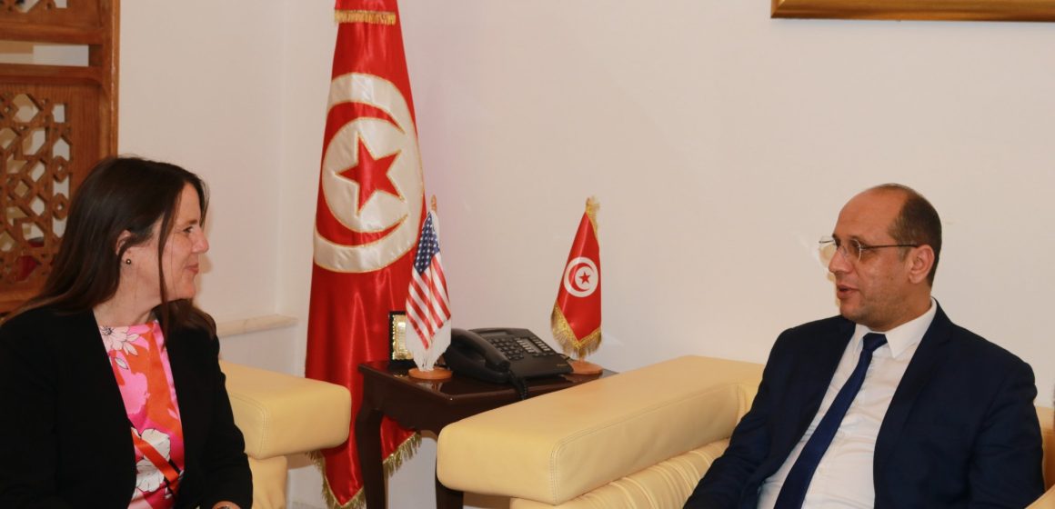القائمة بأعمال السفارة الأمريكية تدعو تونس إلى القيام بالإصلاحات الضرورية منها الدعم الموجّه حتى تتجاوز صعوبات المرحلة