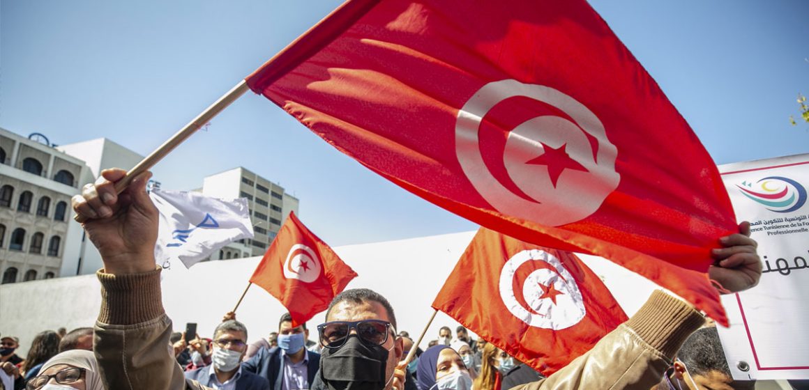تونس : جدل الدستور والصراع باسم الشعب