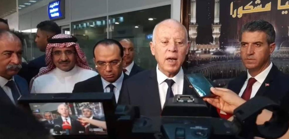 مطار تونس قرطاج: رئيس الجمهورية يٌشرف على أولى رحلات الحجيج إلى البقاع المٌقدسة