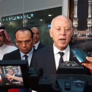 مطار تونس قرطاج: رئيس الجمهورية يٌشرف على أولى رحلات الحجيج إلى البقاع المٌقدسة