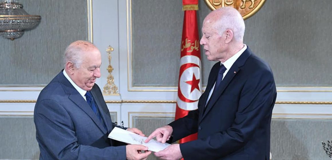 تونس : من يكتب مشروع النصّ النّهائي للنّصّ الدّستوري لمشروع الرئيس قيس سعيد ؟