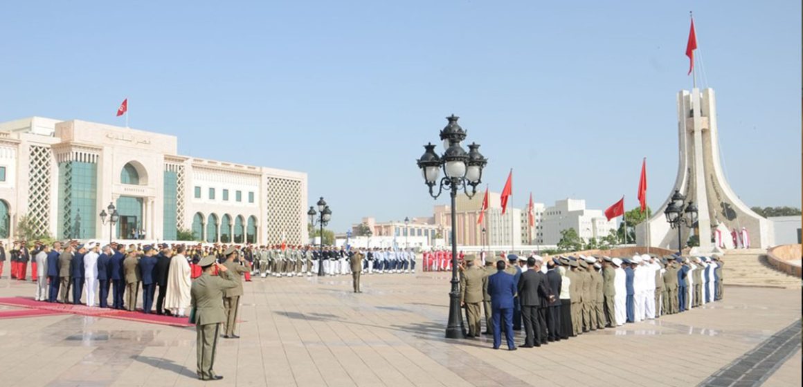 تحت إشراف وزير الدفاع: موكب رسمي لرفع العلم احتفاء بذكرى انبعاث الجيش الوطني