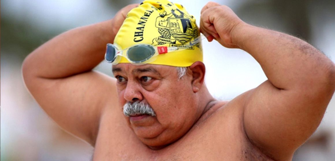 في سن الـ70 السباح التونسي نجيب بلهادي يعلن خوضه تحدي سباحة التيجان الثلاث العالمية وقطع سباق المحيطات السبع (صور)