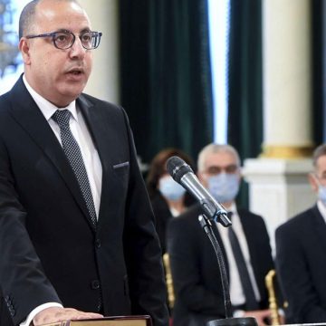 تونس : وزراء أم “قشارة”؟ الدولة في مهب الريح !