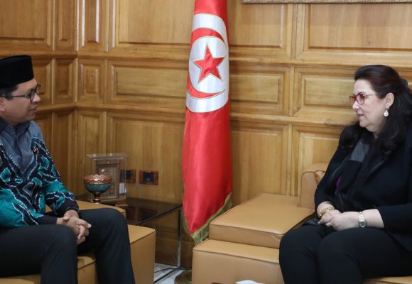في لقاء وزيرة الشؤون الثقافية بسفير اندونيسيا بتونس: البحث في عدة مشاريع من بينها عمل سينمائي تاريخي