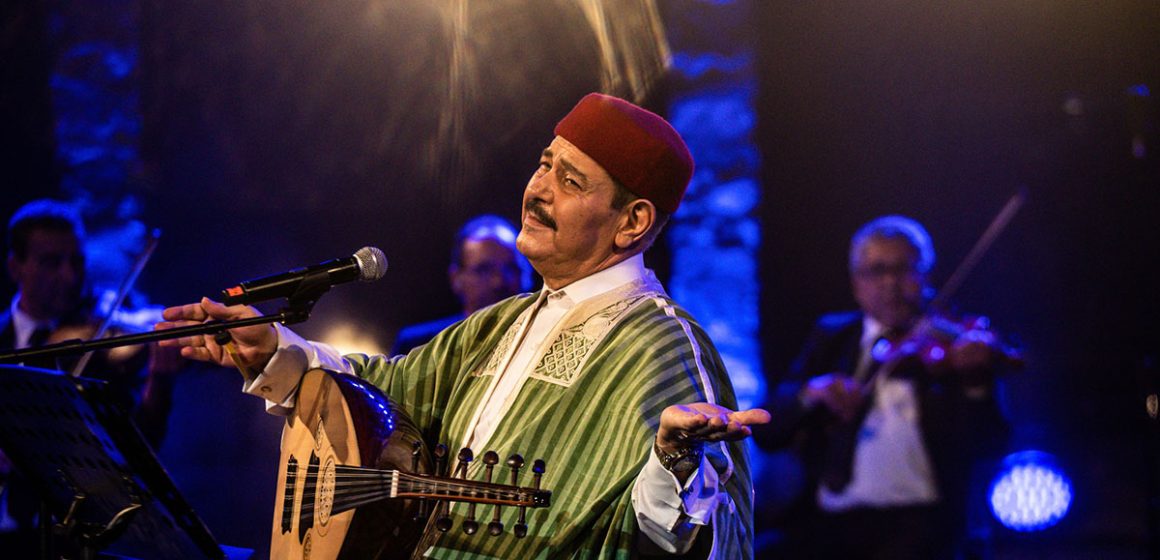 لطفي بوشناق في سهرة لا تنسى على ركح مهرجان الحمامات الدولي (صور+ فيديو)