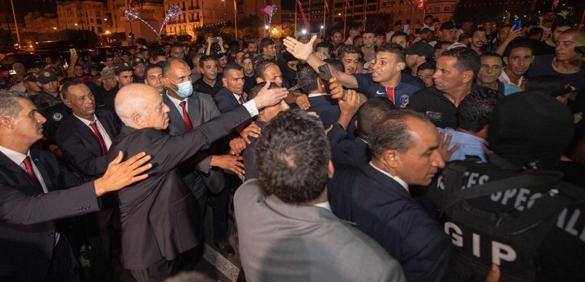 بعد منتصف الليل ..رئيس الجمهورية في شارع الحبيب بورقيبة (صور +فيديو)
