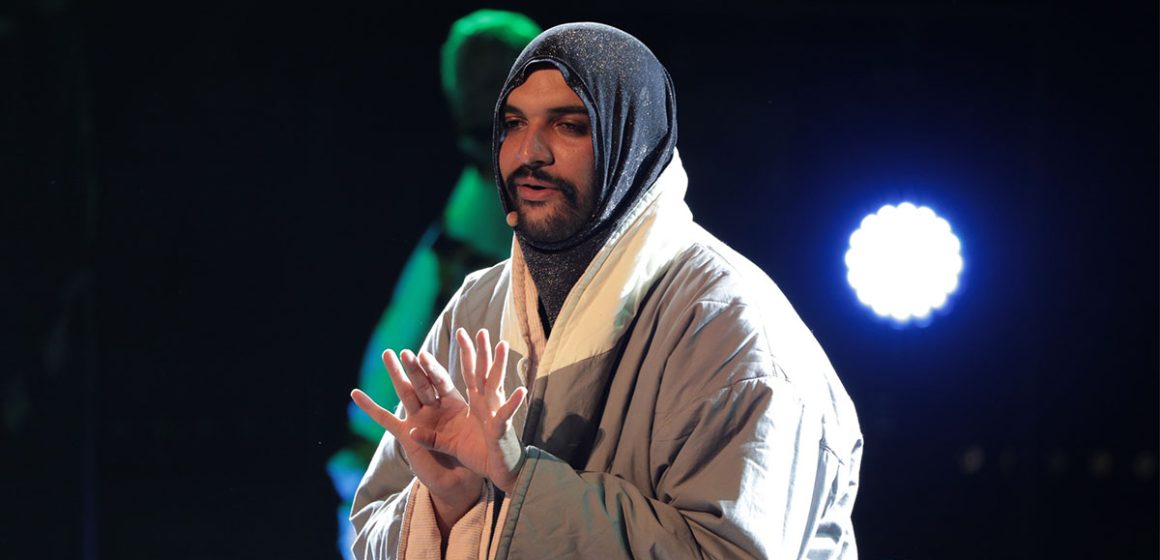 من خلال مسرحية “هربة” عزيز الجبالي يٌعانق عشاق المسرح في مهرجان الحمامات الدولي (ألبوم صور)
