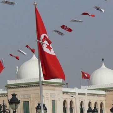 تونس تحيي اليوم الذكرى 65 لعيد الجمهورية تزامنا مع تنظيم الاستفتاء