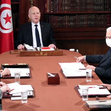 تونس : الدستور الجديد كتب بلغة “أكلوني البراغيث”