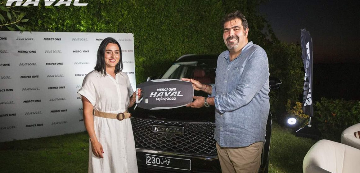 أنس جابر تتسلم من شركة هافال تونس سيارة  Haval H6 الجديدة، مكافأة لها على نجاحاتها الرياضية (صور)