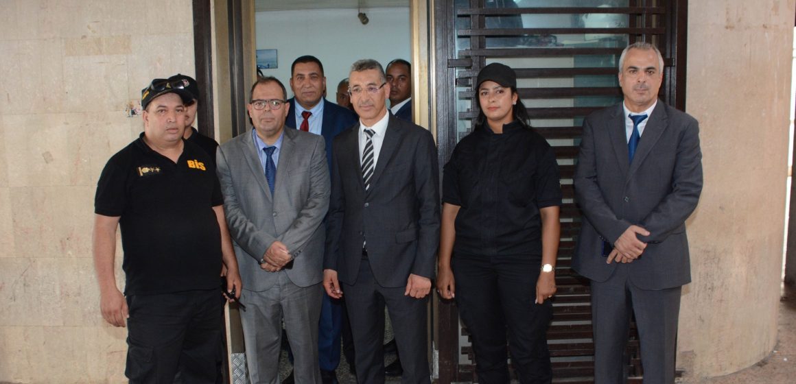 وزير الداخلية يؤدّي زيارة تفقد للوحدات الأمنية بتونس العاصمة (صور)
