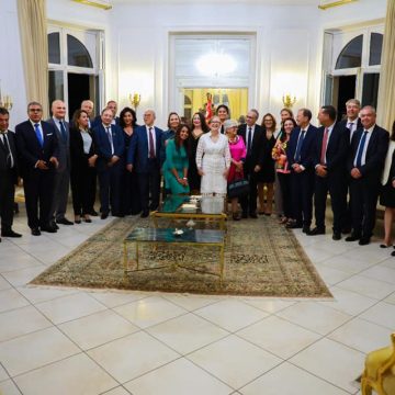 بسفارة تونس بباريس، بودن تحيي المنتخبين الحاملين للجنسيتين على نجاحهم في الاندماج بفرنسا (صور)