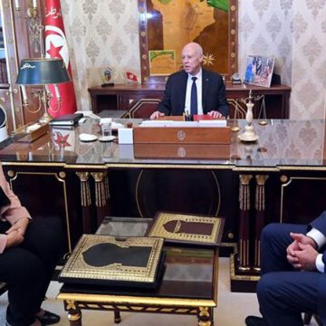 تونس : عودة إلى مسألة القروض و الهبات و رقابتها ؟