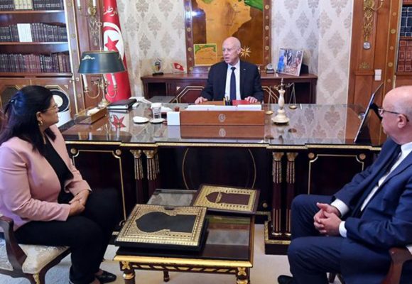 تونس : عودة إلى مسألة القروض و الهبات و رقابتها ؟