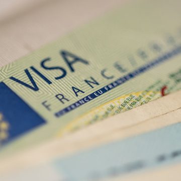 بعد صدور بلاغ الداخلية، سفارة تونس بفرنسا تؤكد الرجوع بصفة فورية إلى النسق العادي لتسليم التأشيرات