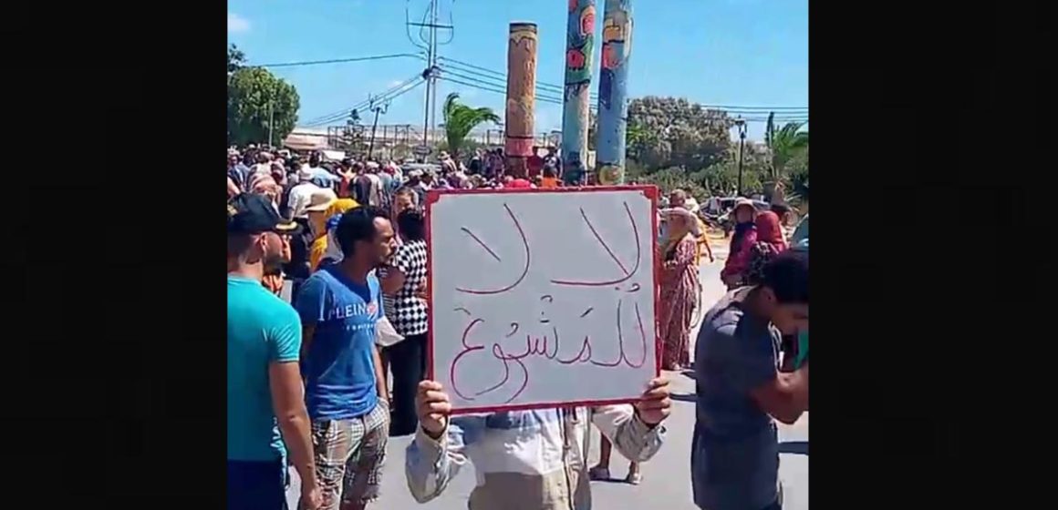 المعمورة: احتجاجا على مشروع صرف المياه بالجهة، مواطنون يغلقون طريق نابل- قربة