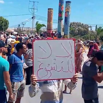 المعمورة: احتجاجا على مشروع صرف المياه بالجهة، مواطنون يغلقون طريق نابل- قربة