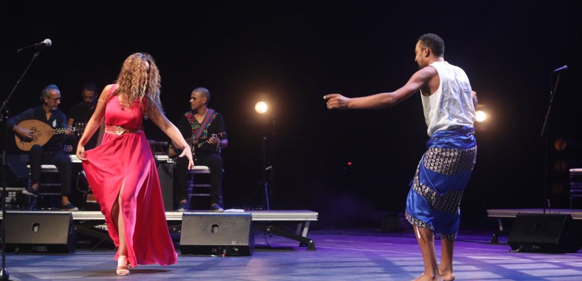 بمناسبة TICAD8، عرض “مزيج” لزهير قوجة في افتتاح تظاهرة “تونس تغني افريقيا” بمسرح الأوبرا (ألبوم صور)
