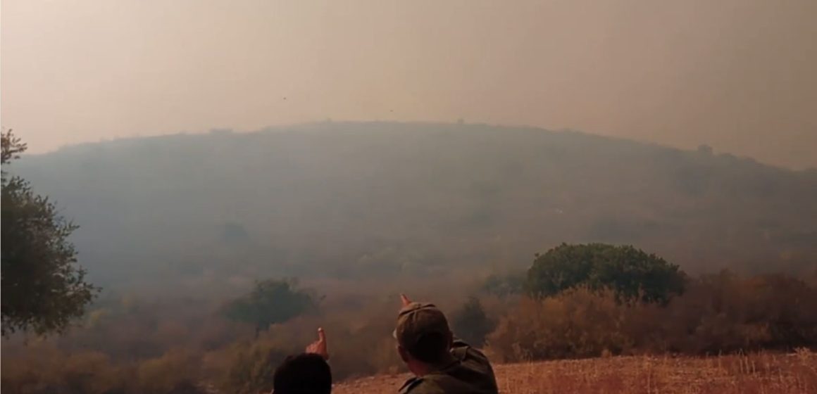 سليانة/ هبوب الرياح و التضاريس تعرقل مجهودات الحماية المدنية للسيطرة على النيران بجبل شهيب (فيديو)