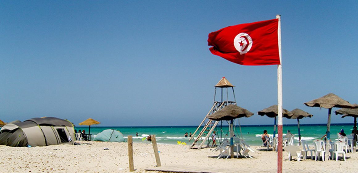 الحرس البحري التونسي يٌحذر: “السباحة أيام الجمعة والسبت والأحد 19 و 20 و21 أوت خطيرة وممنوعة بجميع الشواطئ دون استثناء”
