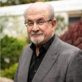 الروائي الحبيب السالمي يتابع بكل أسف خبر طعن سلمان رشدي بأمريكا و يدون…