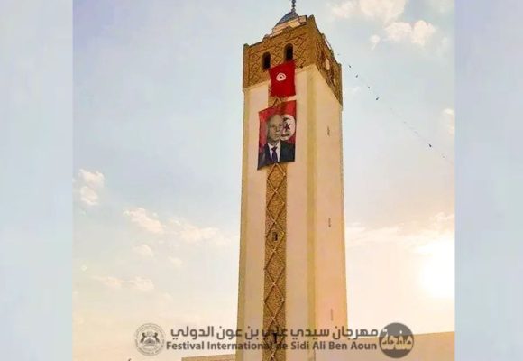 مهرجان سيدي علي بن عون يؤكد أنه لا علاقة له برفع الصورة على صومعة المسجد