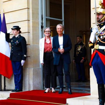 باريس/ قصر ماتينيون: جلسة عمل ثنائية بين رئيسة الحكومة نجلاء بودن و اليزابات بورن، الوزيرة الاولى الفرنسية