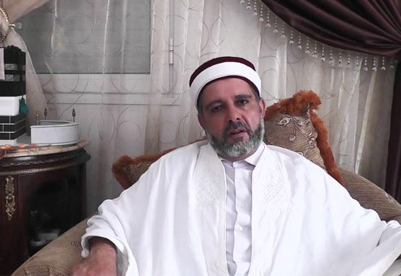 نور الدين الخادمي، وزير الشؤون الدينية الأسبق يعتصم ببهو  المطار بعد منعه من السفر
