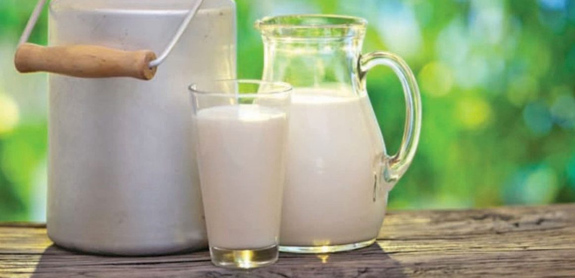 إتحاد الفلاحين يٌعلن عن نفاذ المخزون الاستراتيجي من مادة الحليب